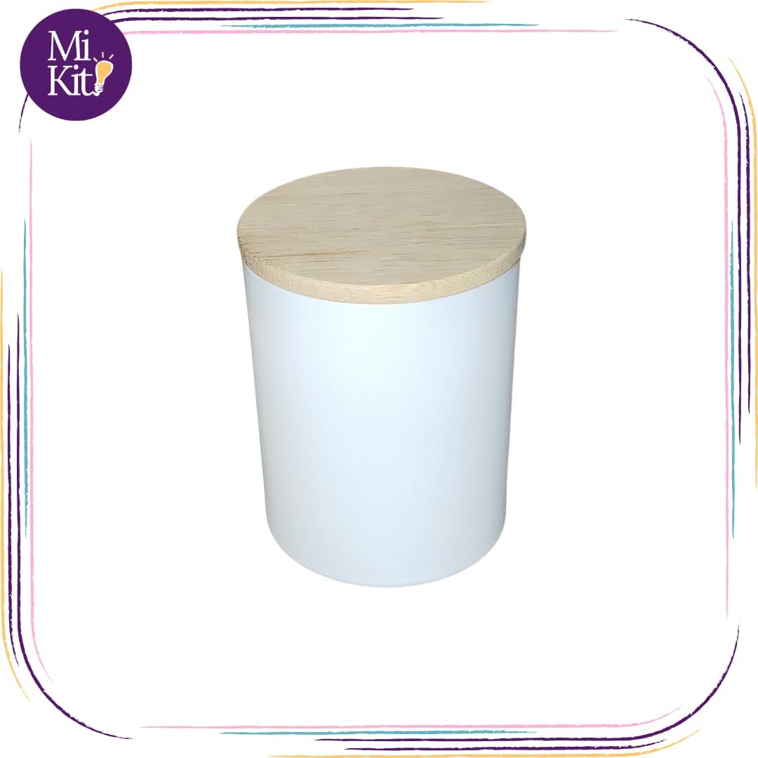 Recipiente blanco de vidrio con tapadera de bambú