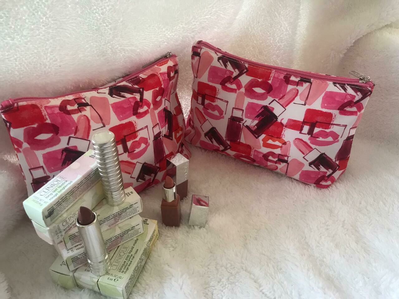 CLINIQUE POP™ LIQUID MATTE LIP COLOUR + PRIMER
ROUGE LAQUE MAT + BASE
