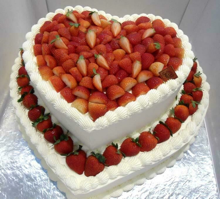 2-Tier Wedding Strawberry Heart