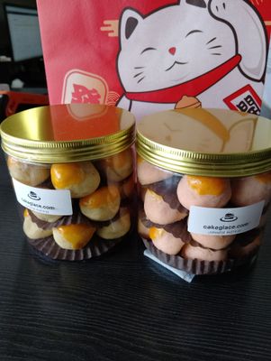 CNY Yuzu Pineapple Tarts 2 Jars in a Red Cat Bag