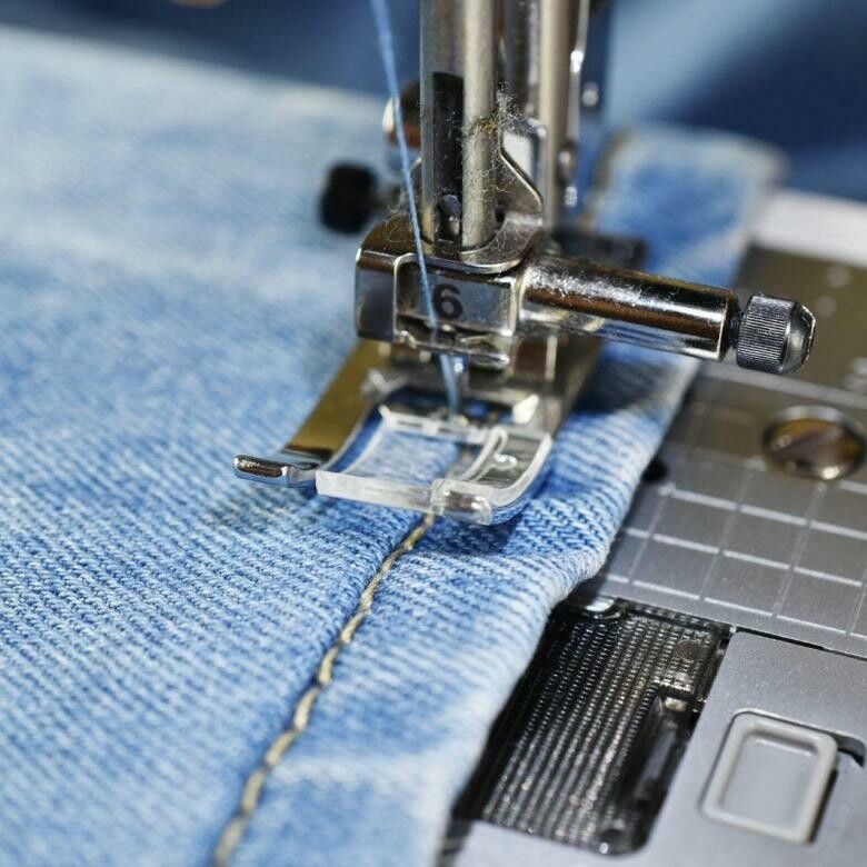 Подшить джинсы с сохранением фабричного шва вручную