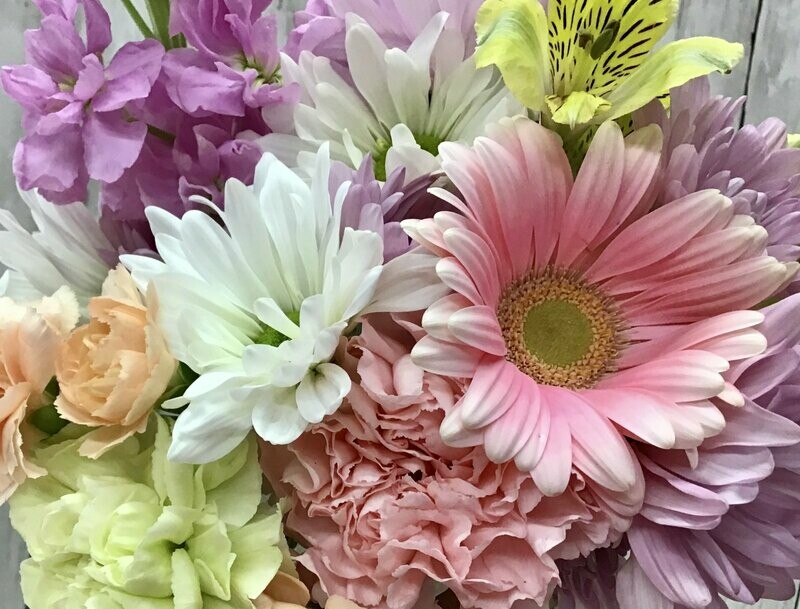 SMALL Designer’s Choce Arrangement in PASTEL COLORS- Item #WFEBT-9001