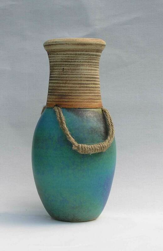 Vase mit Griff aus Hanfschnur