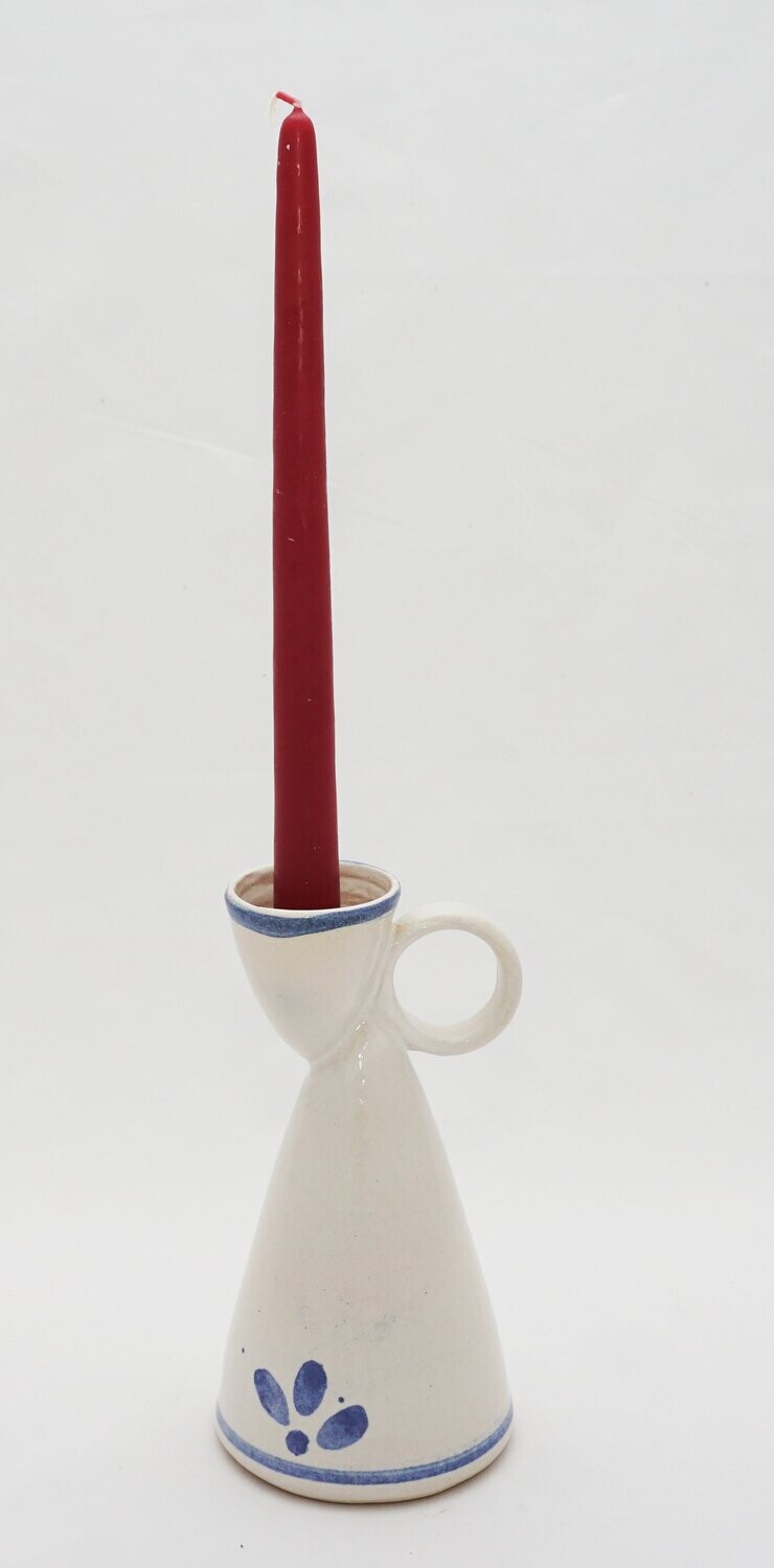 Kerzenständer mit weißer Glasur und Inglasurmalerei
Höhe etwa 19-23 cm