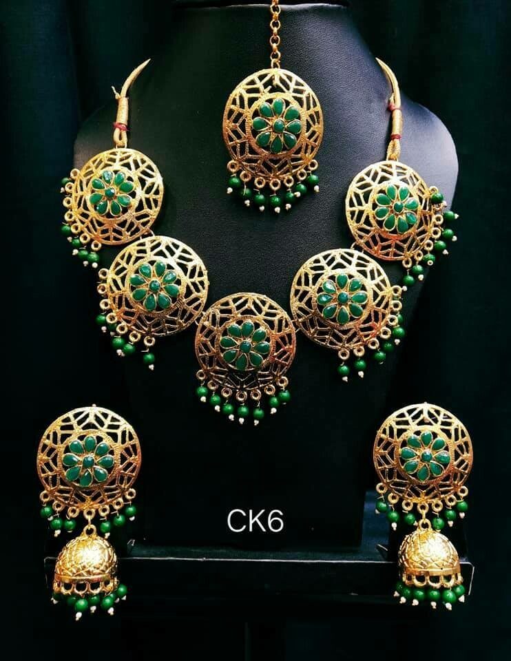 Modern Design Choker Set