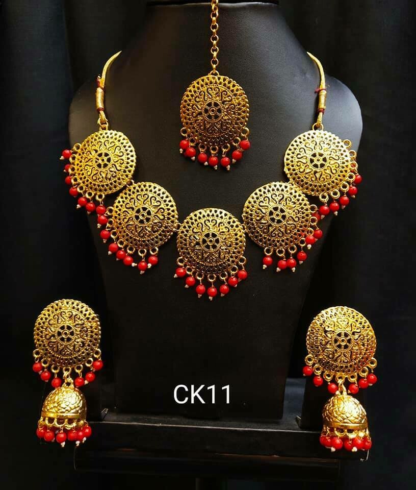 Modern Design Choker Set