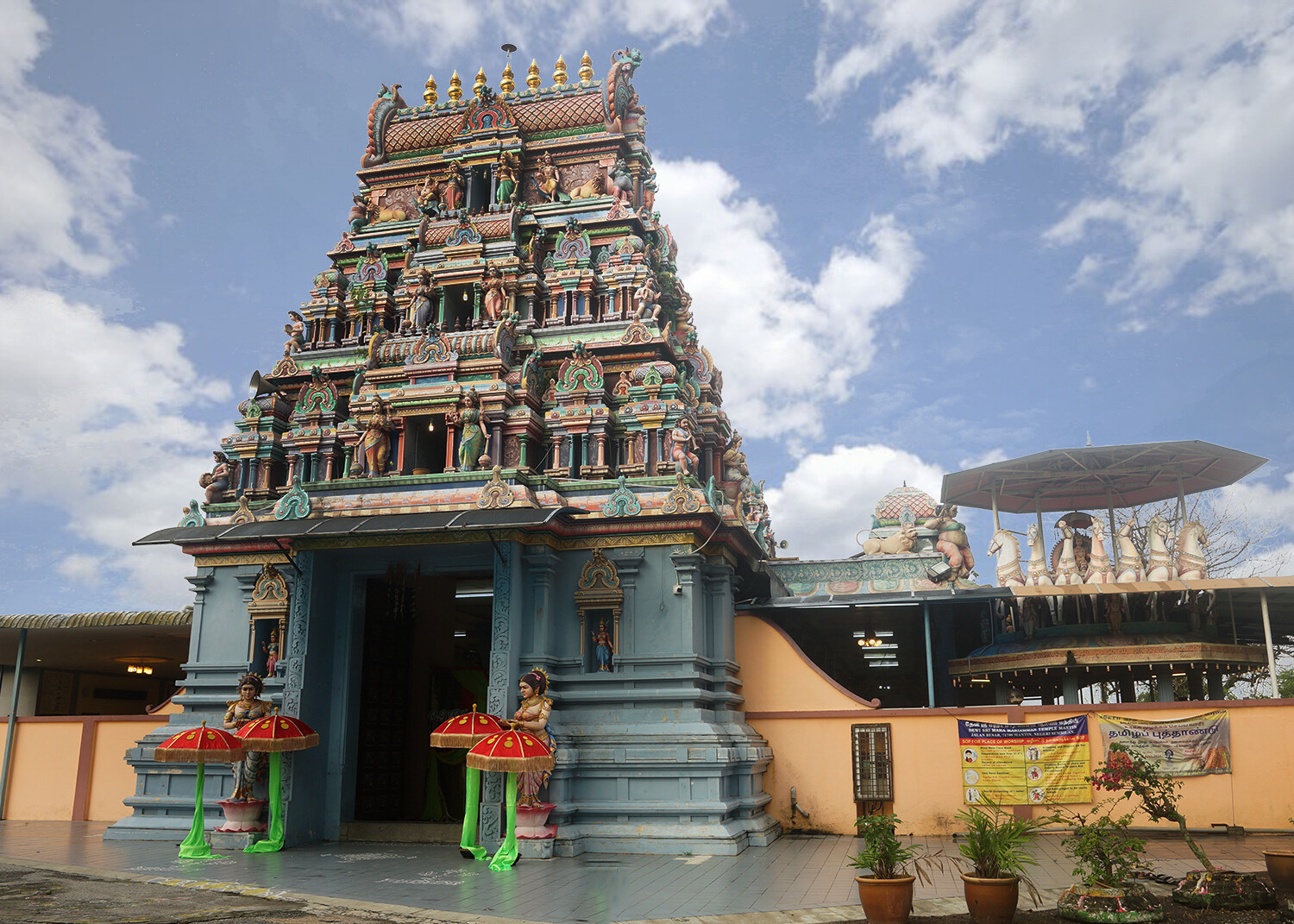 SRI MARIAMMAN TEMPLE (Mantin)