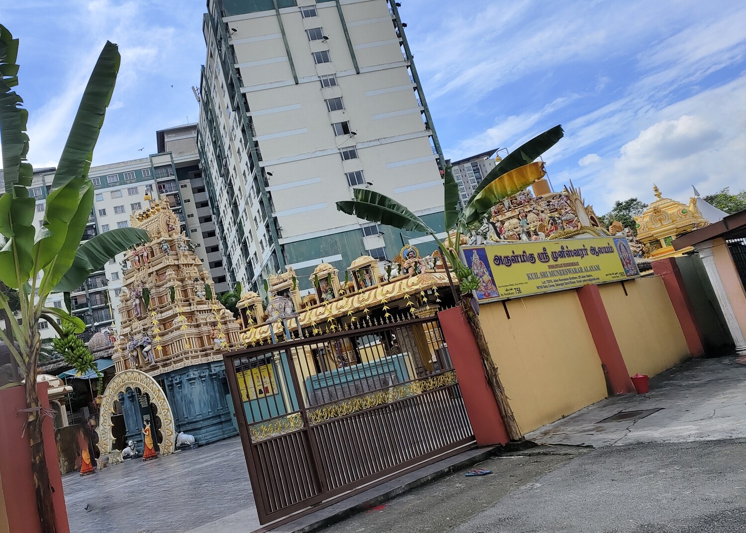 Shri Muneeswarar Aalayam | Batu Caves