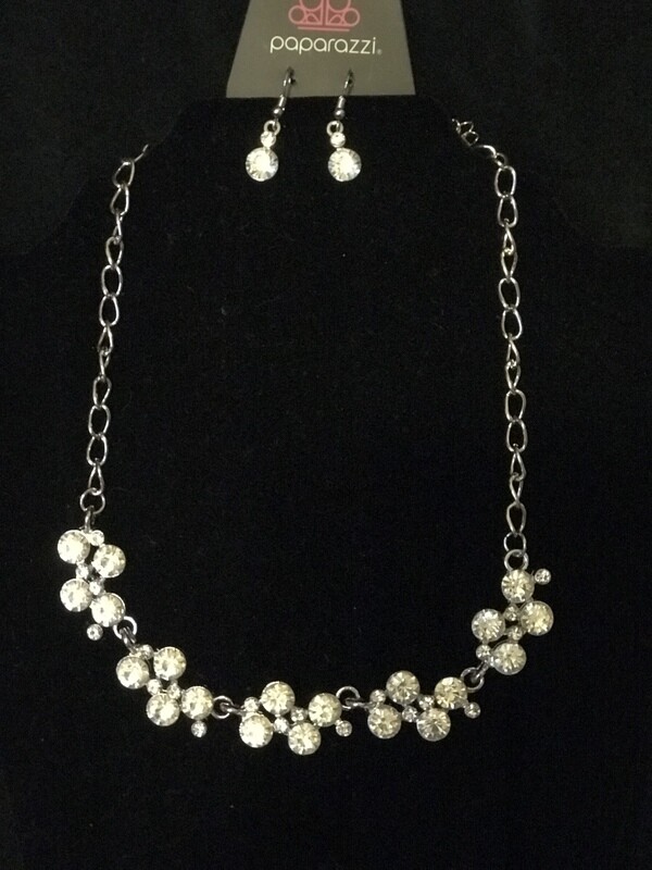 Silver diamonds necklace