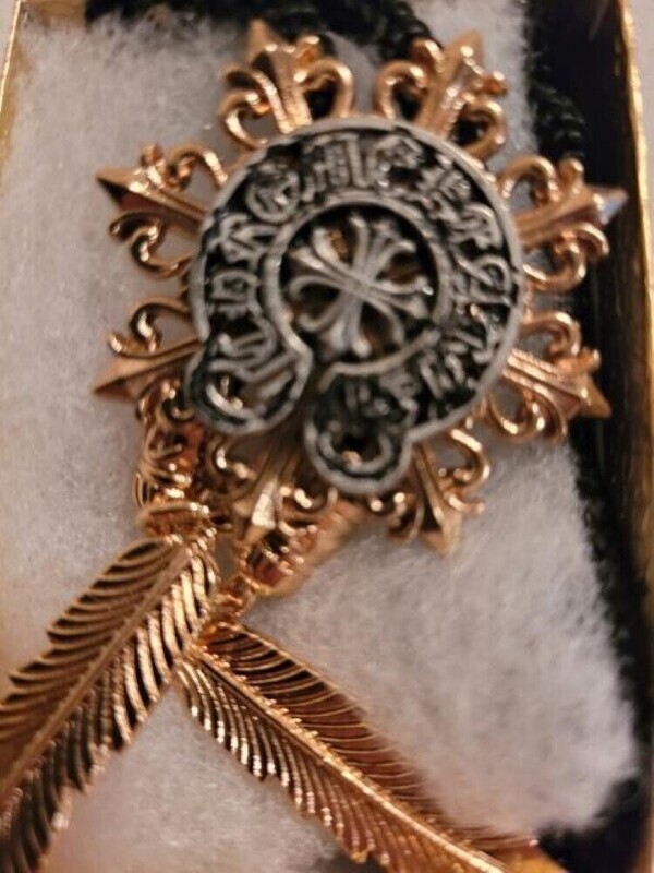 Trendy Gothic Feather Bolo Necklace