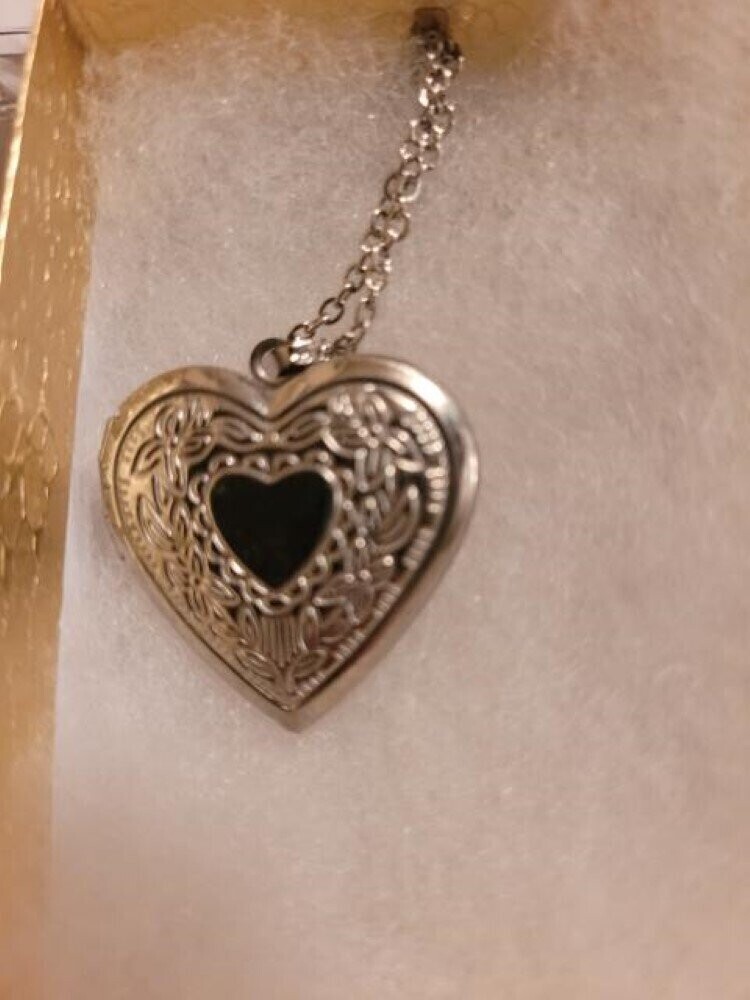 Locket Necklace Heart Silver Colored with Necklace CJ Locket Necklace Heart Silver Colored with Necklace CJ