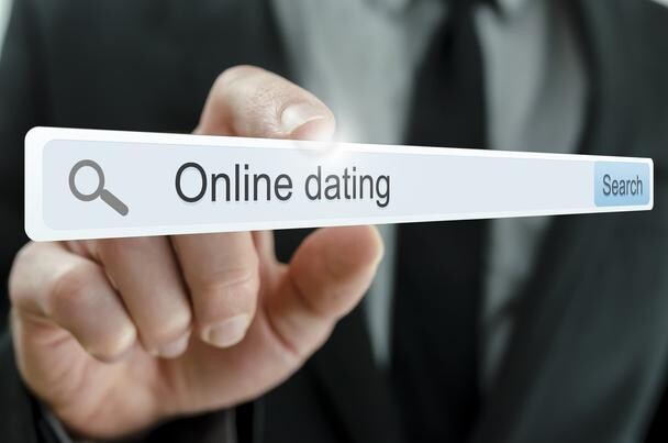 Do You Know the Pros and Cons of Adult Online Dating?