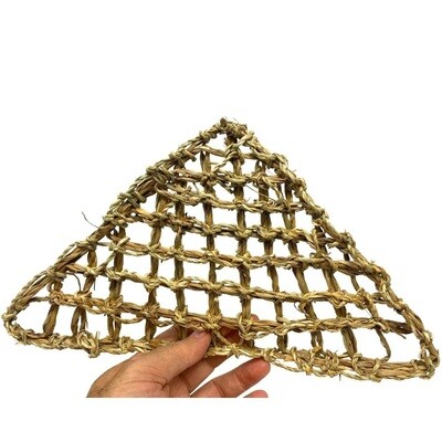Woven Triangular Seagrass Mat 12x8x8