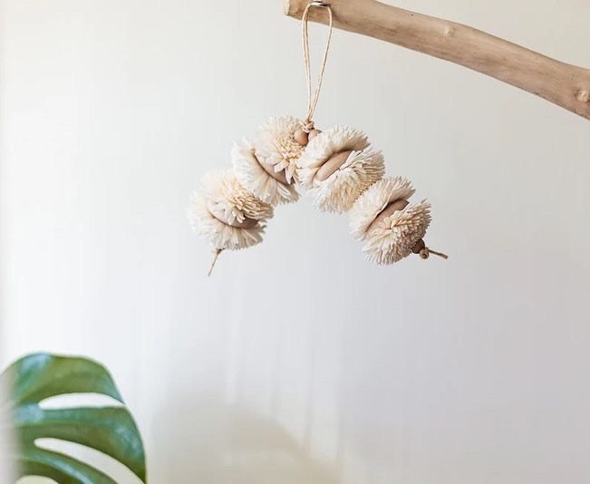 Daisy Chain -  Natural parrot toy with balsa and sola wood toy by Little Dinos Natural Bird Toys