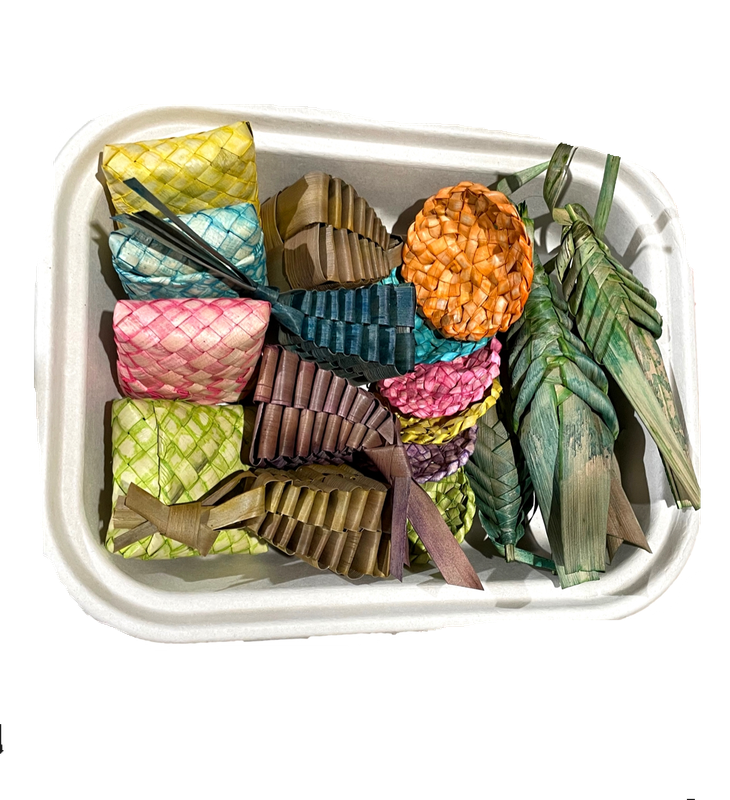 Grasshopper Grab &amp; Forage Reusable Foraging Tray by Feathered Addictions