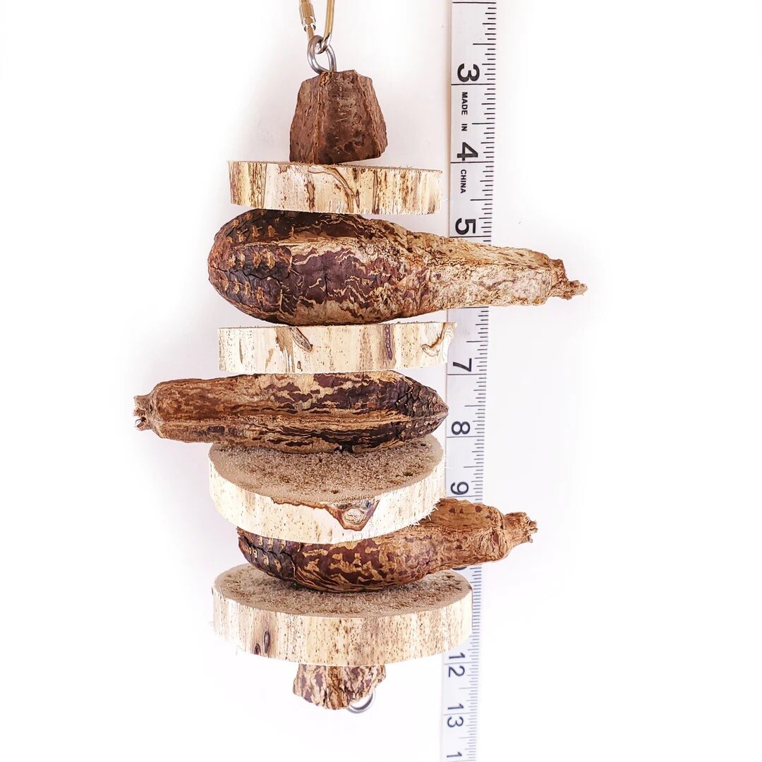 Yucca &amp; Mahogany Pod Hanging Toy