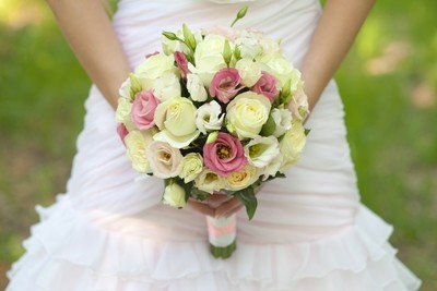 Lisianthus &amp; Roses