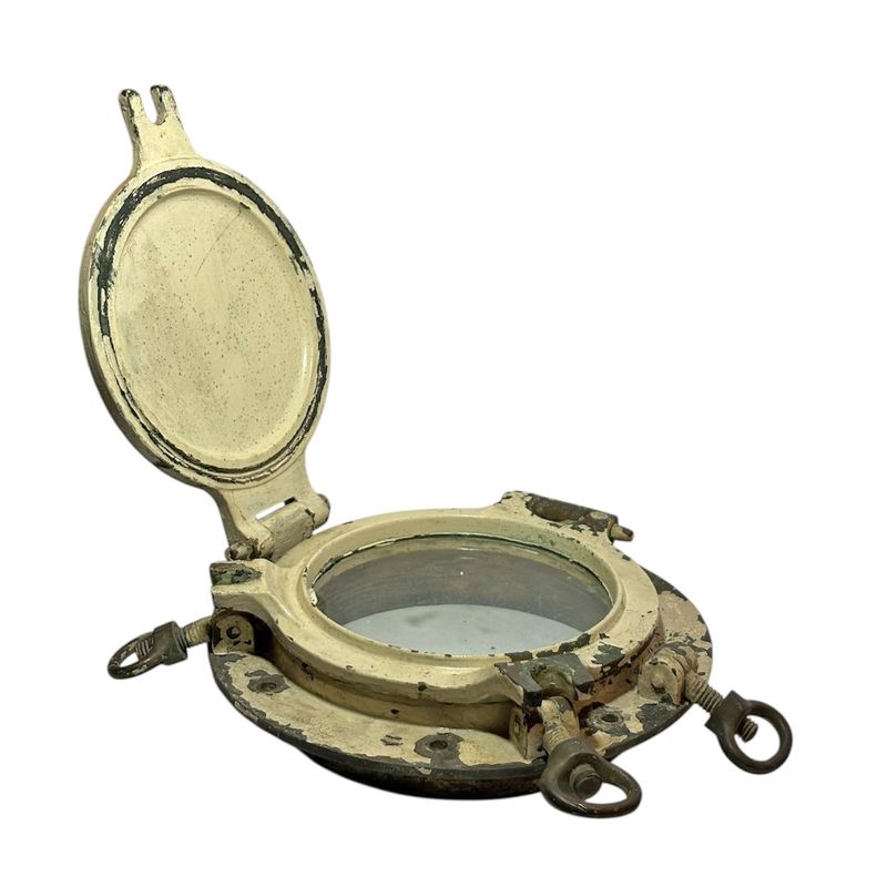 Bullauge mit Seeschlagdeckel und 26 cm Durchmesser Bullauge mit Seeschlagdeckel und 26 cm Durchmesser