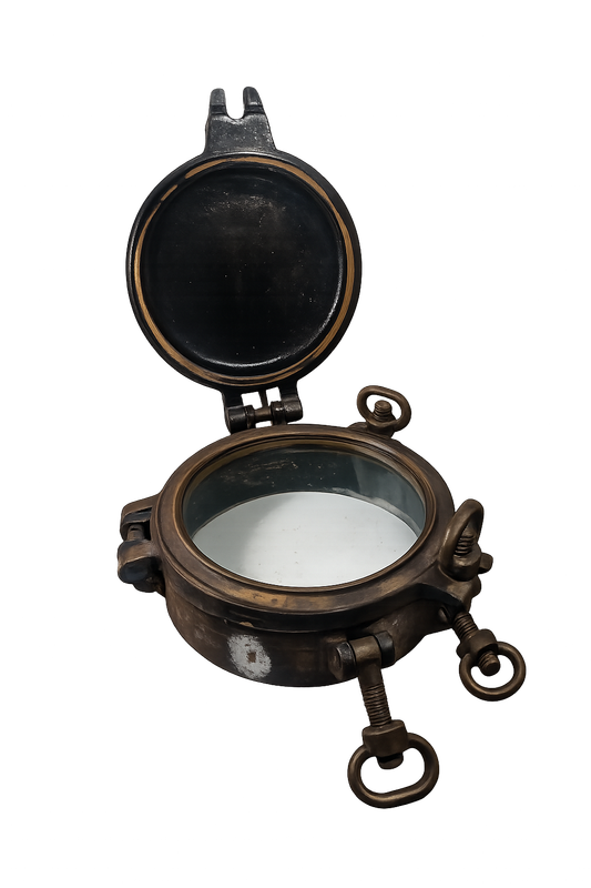 Bullauge mit Seeschlagdeckel