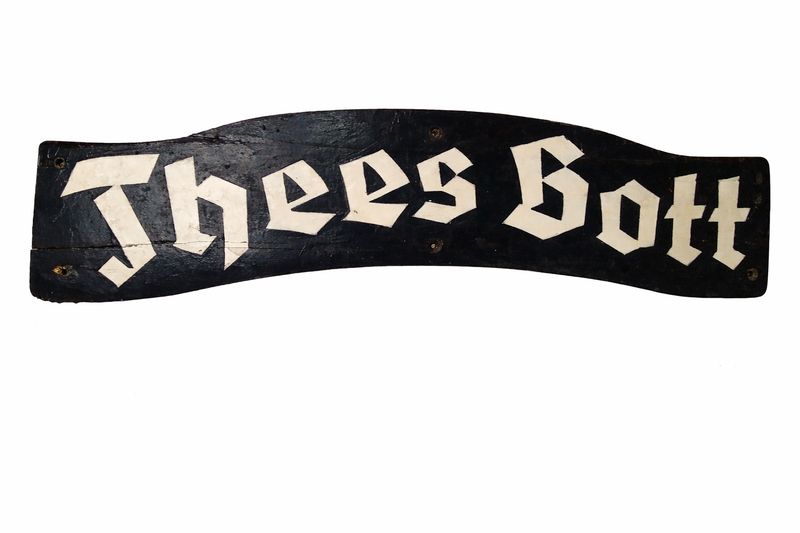 "Thees Bott" Heckschild eines Finkenwerder Ewers
