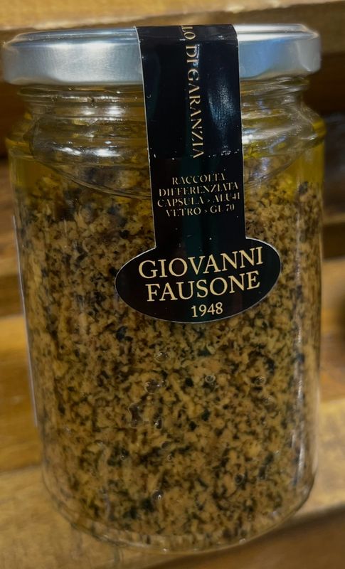 Il Grattugiato: vasetto 275 g con 178,5 g (65%) di tartufo estivo (Tuber aestivum Vitt.) origine Piemonte (Italia) grattugiato, in olio di oliva, aromatizzato (aroma naturale).