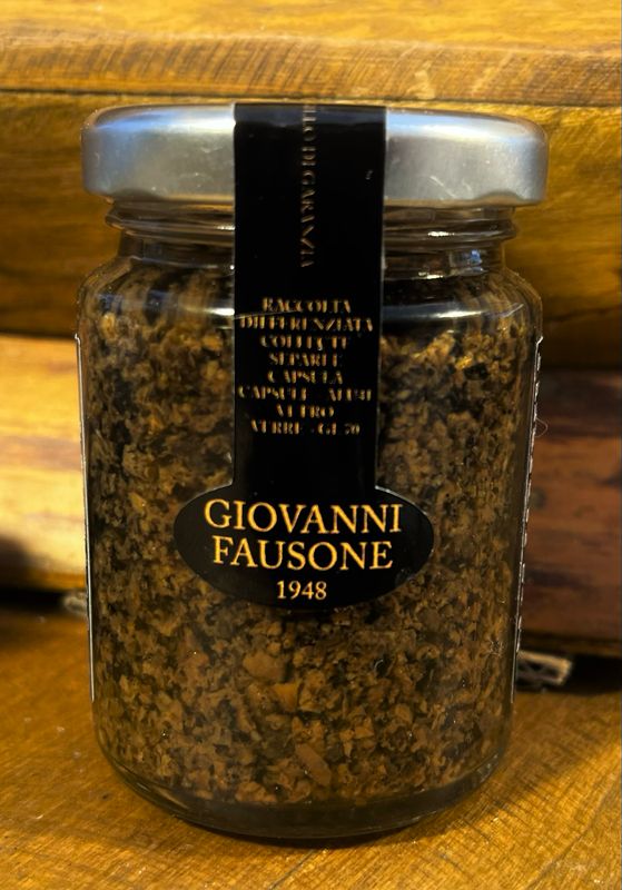 Il Grattugiato Nero: vasetto 90 g con 58,5 g (65%) di tartufo nero (Tuber melanosporum Vitt.), origine Piemonte (Italia) grattugiato, in olio di oliva. Il Grattugiato Nero: vasetto 90 g con 58,5 g (65%) di tartufo nero (Tuber melanosporum Vitt.), origine Piemonte (Italia) grattugiato, in olio di oliva.