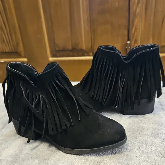FRINGE ANKLE BOOTIE