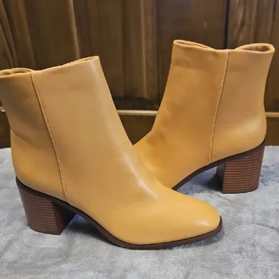 BIEGE ANKLE BOOTS