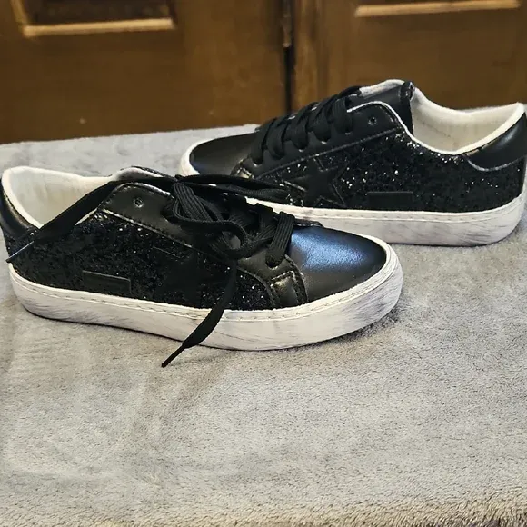 BLACK GLITTER SNEAKERS