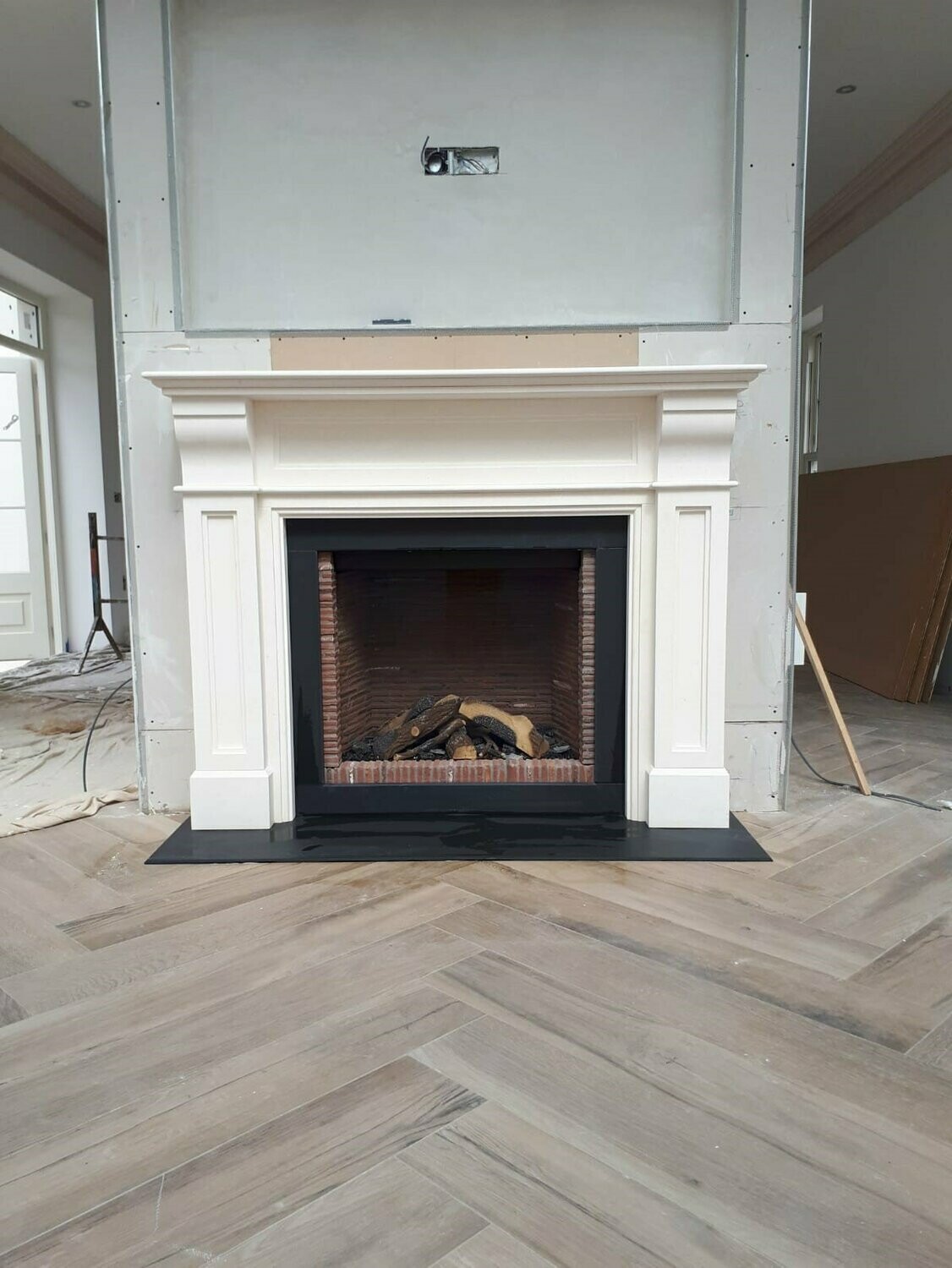Richmond Fireplace & Classic Bell Small