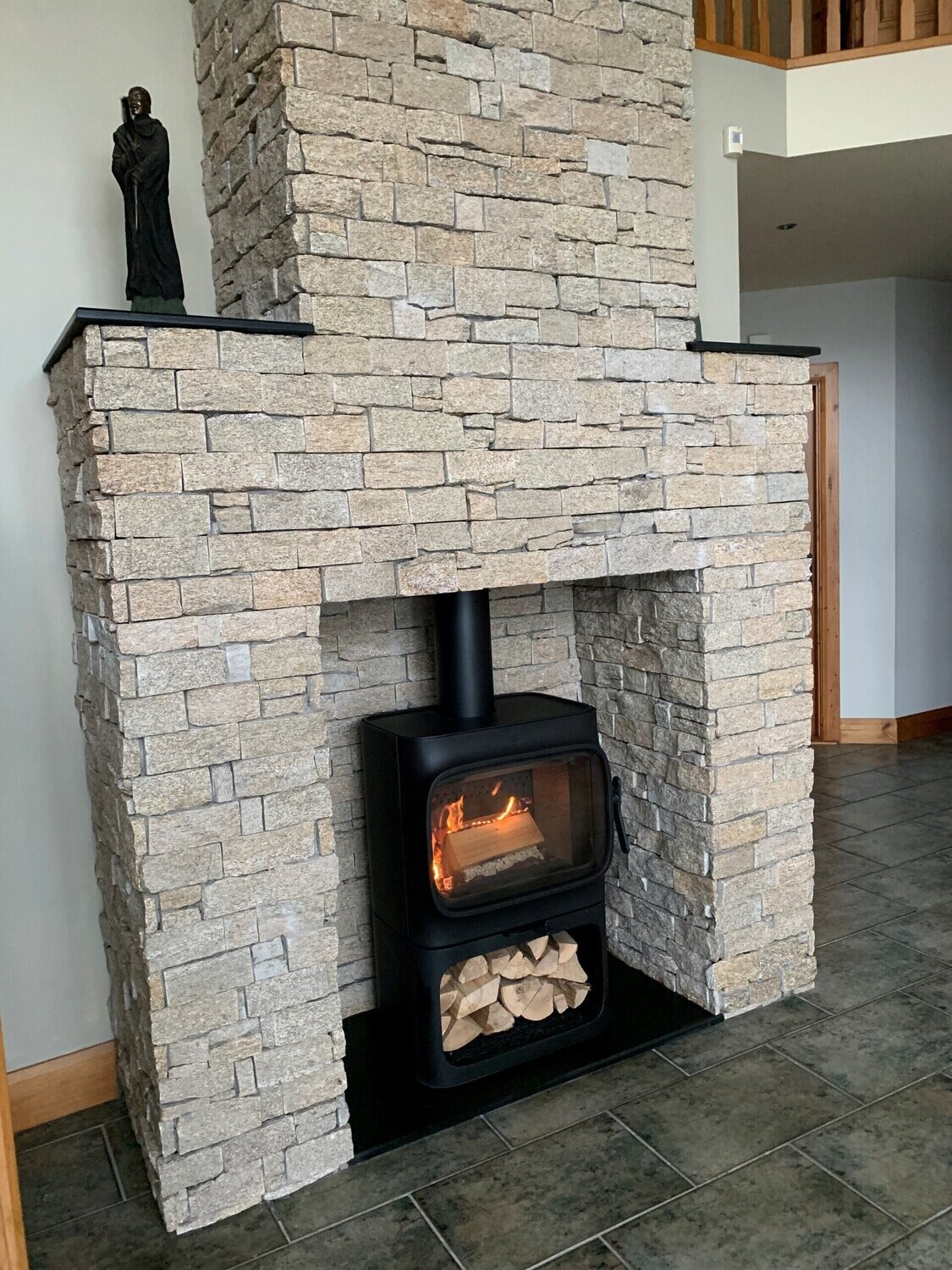 Jotul F305 with log base