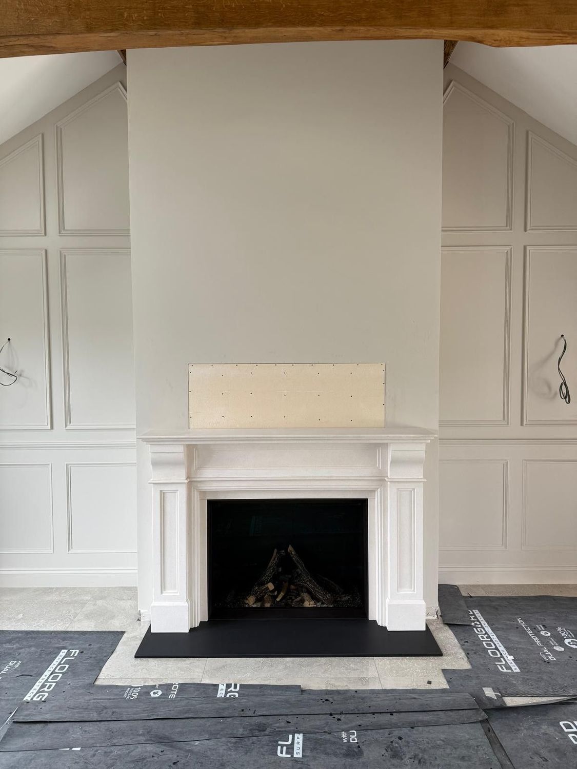Richmond Fireplace with Kalfire Gi 105-79F gas fire.