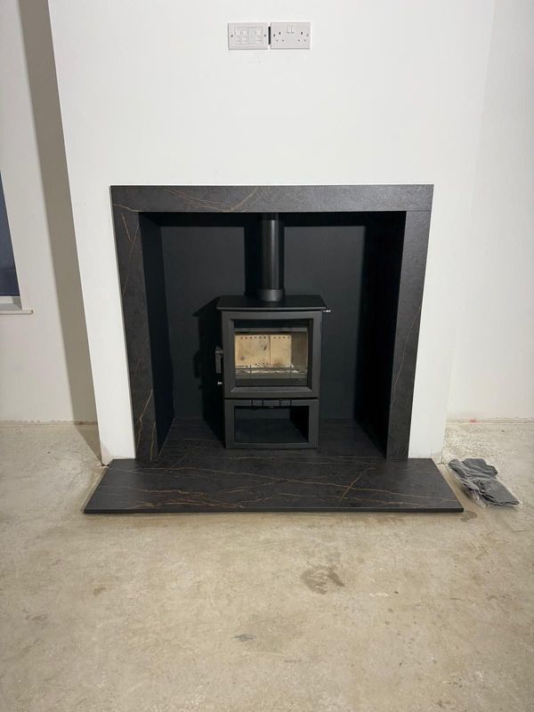 Dekton Laurent Surround & Hearth & Summit 5 Stove