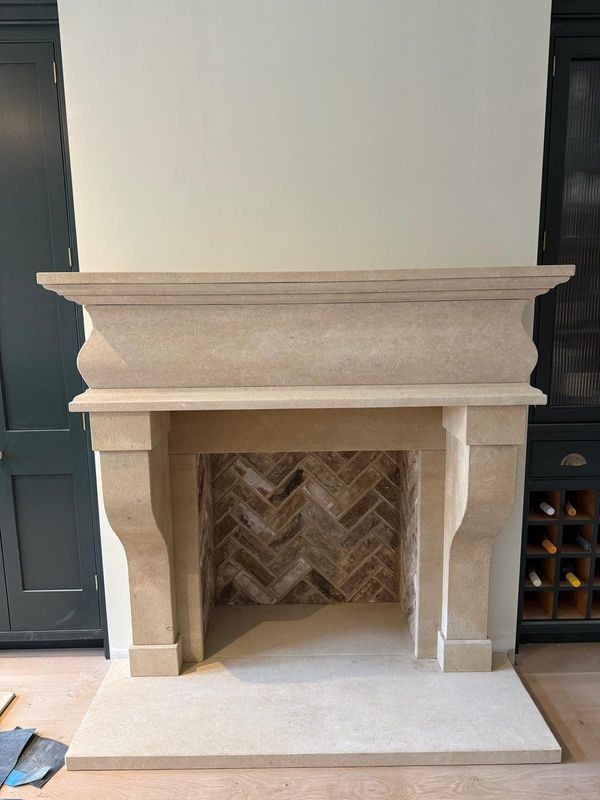 The Hampton Surround in Natural Bathstone & Inner Herringone London Weathered Brick Chamber