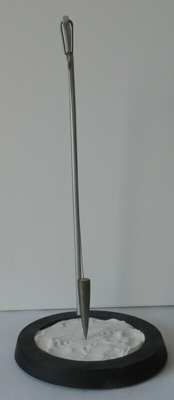 Standpendel aus Metall und Holz