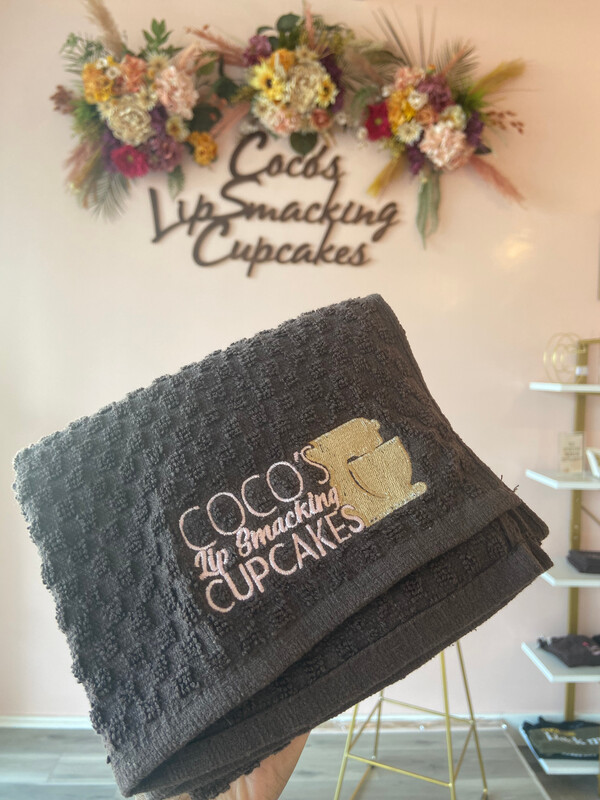 Coco&#39;s Lip Smacking Cupcakes Dish Towel