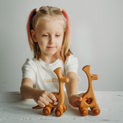 Деревянная игрушка каталка «Бронтозавр»
