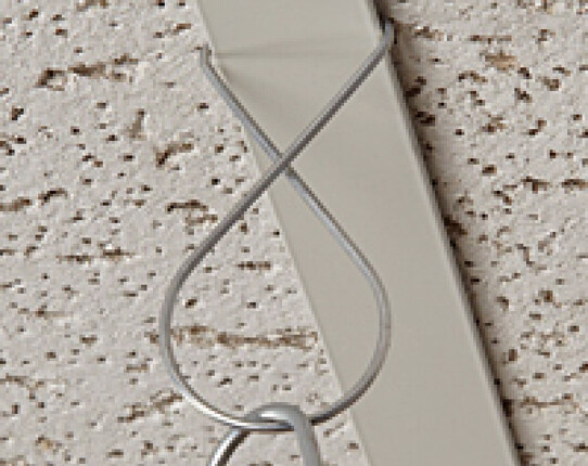 Figure 8 Squeeze Clip