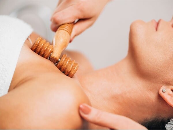 FUSTATERÀPIA facial; tractament refermant amb cosmètica ProAge orgànica