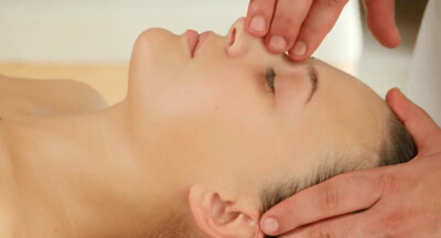 Massatge facial LIFT amb mascareta d'àcid hialurònic