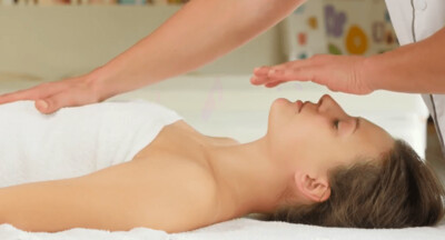 Massatge corporal amb aromateràpia relaxant