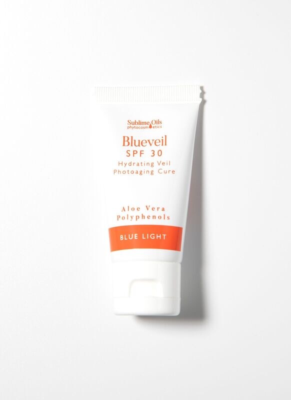 Protector solar SPF30 i de llum blava (pantalles) amb color  efecte bona cara BlueVeil SublimOils