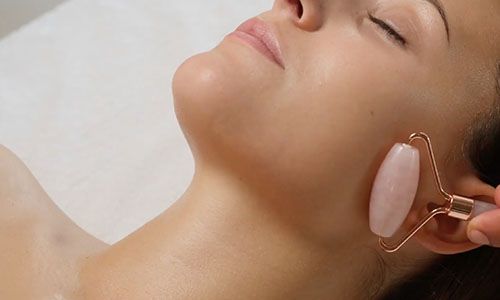 Massatge facial EQUILIBRIUM amb rodet, GuaSha i mascareta d'àcid hialurònic