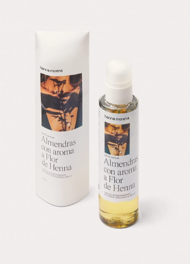 Oli d'ametlles amb aroma de flor de henna. Hidrata en profunditat el cabell sec o castigat