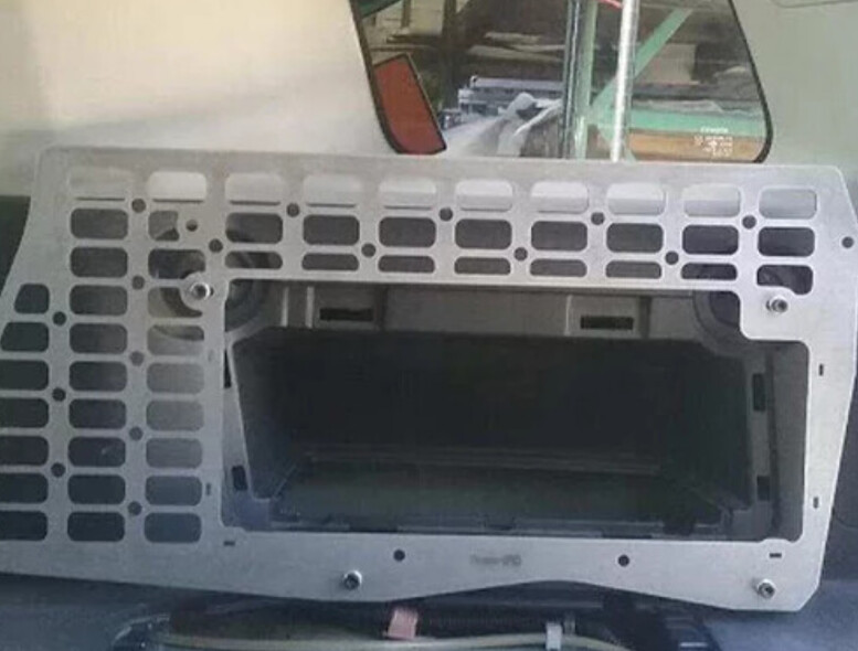 CL-FJ-Passenger access half