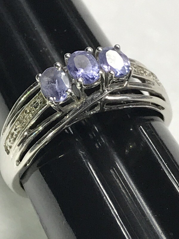10K White Gold Ring With Purple CZ Stones Ring Size 6.50