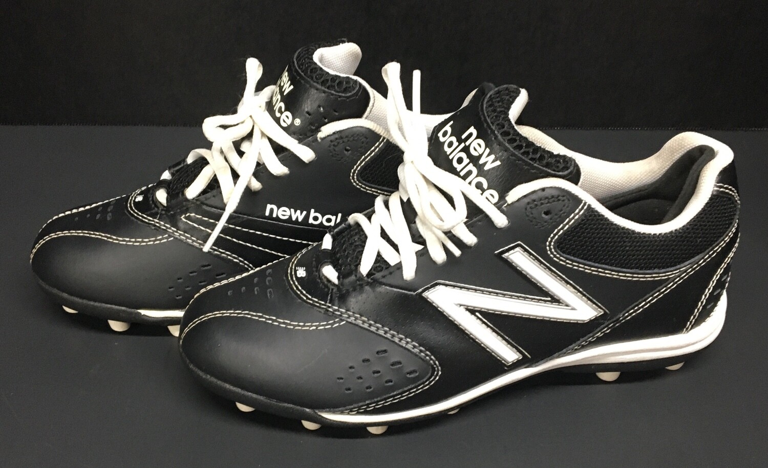New Balance Cleats YF600 Multisport Shoe White &amp; Black Boys Size 4.5