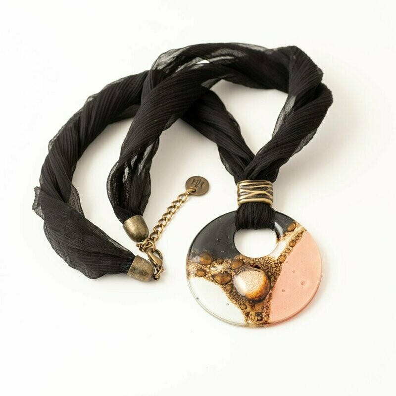 שרשרת קרטה שחור אפרסק