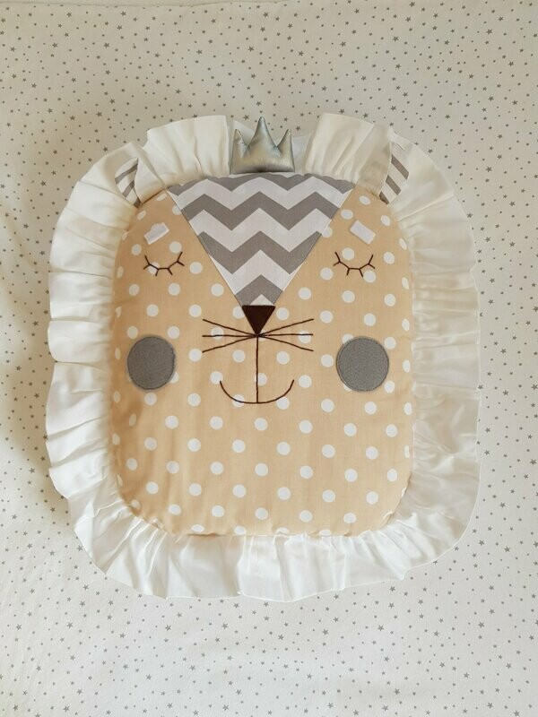 אריה חום אפור אריה חום אפור