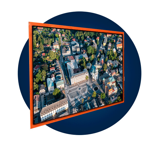 Plastová tabule v dřevěném rámu Plastová tabule v dřevěném rámu